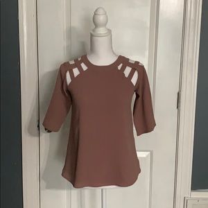 Cute buckle top!